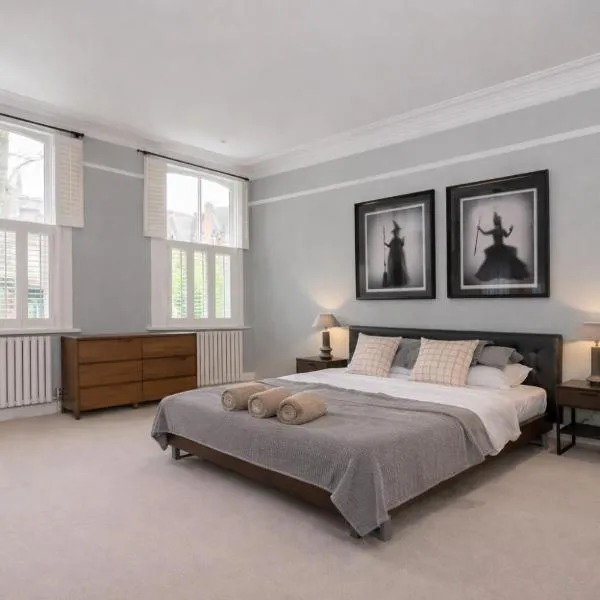 Stylish Leeds City Centre Retreat with Private Terrace & Hottub, hotel din Central Station