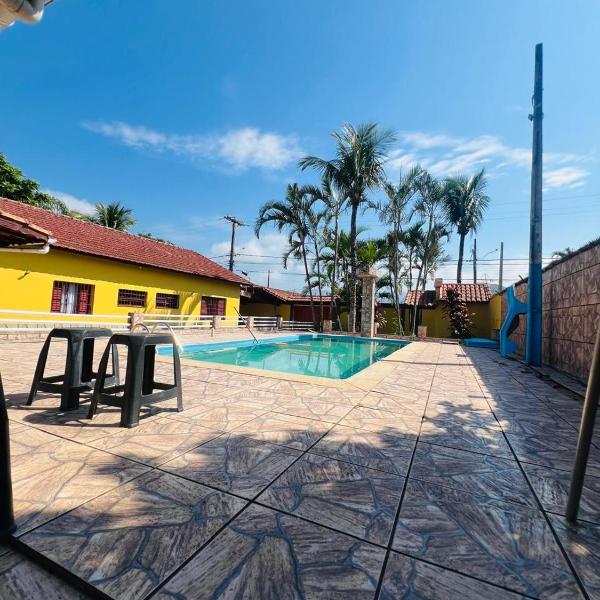 Quarto espaçoso em pousada linda com piscina