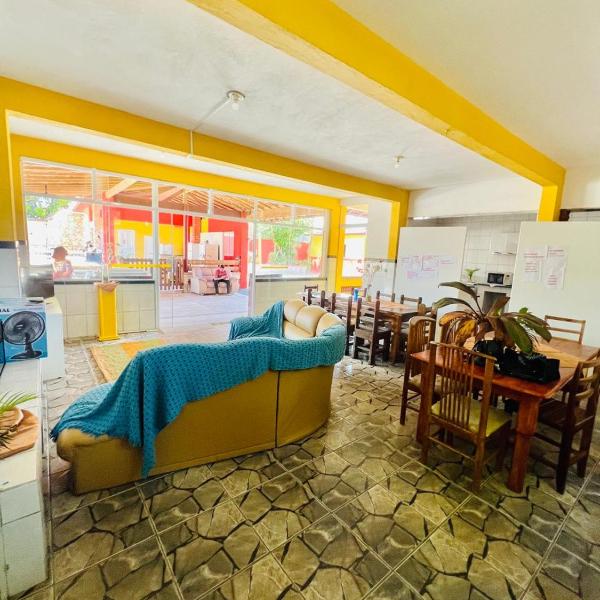 Quarto espaçoso em pousada linda com piscina - Foto 5