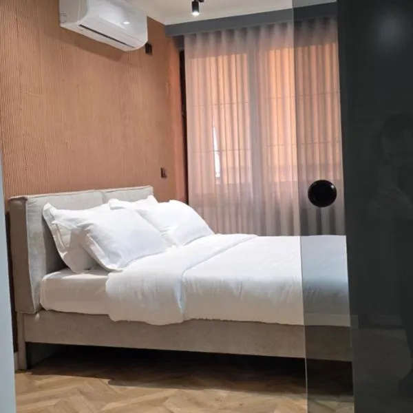 STAY-FIVE Central 3 Modern Studios Self check-in Mine Peza, hotel en Tirana