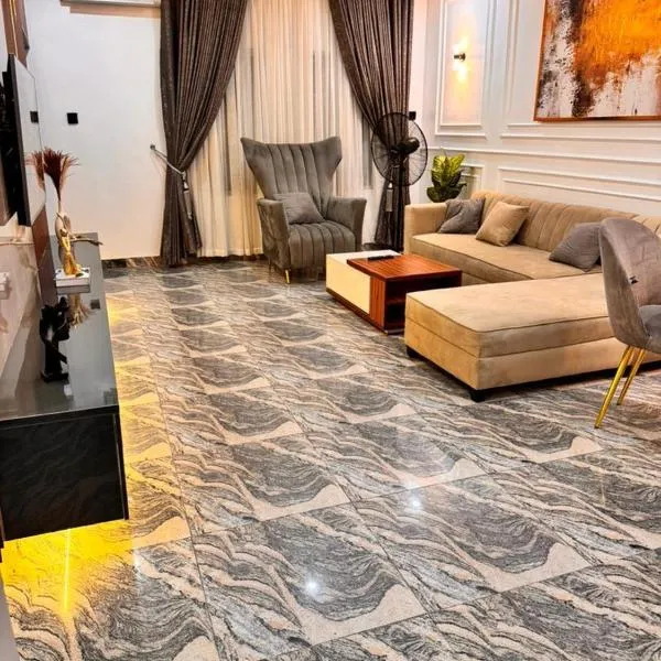 Beautiful 2Br Apt in Ogba, Ikeja, Lagos, hotel em Lagos