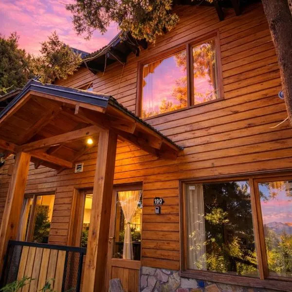 Casa Cabaña de Alquiler Turístico para Vacacionar con Familia o Amigos en San Martin de los Andes Capacidad 6 más 2 Personas, Hotel in San Martín de los Andes