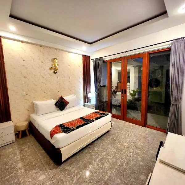 Ratu Guest House، فندق في Mantaak