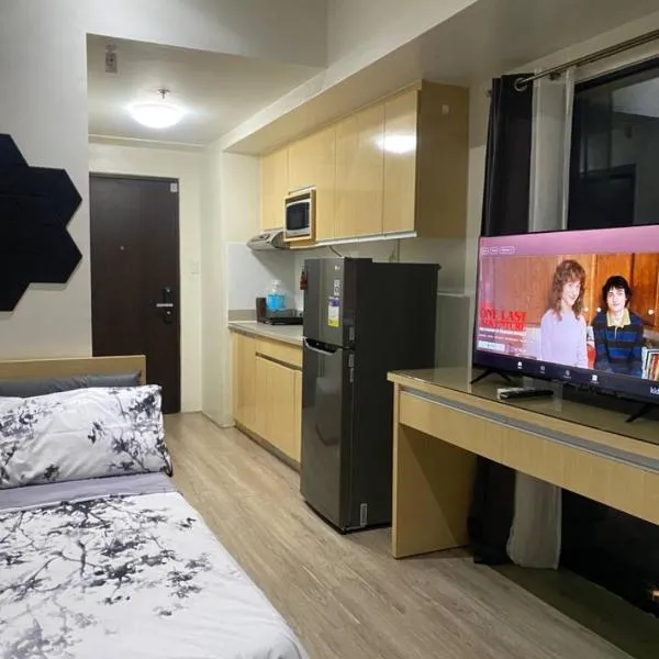 Studio Apartment near IT Park with balcony, hotel sa Cebu City