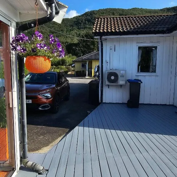 Charming and cozy house in Vindafjord, hotel di Dørheim