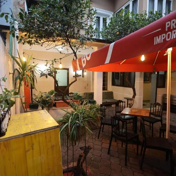 Villa 18 Hostel, khách sạn ở Tiranë
