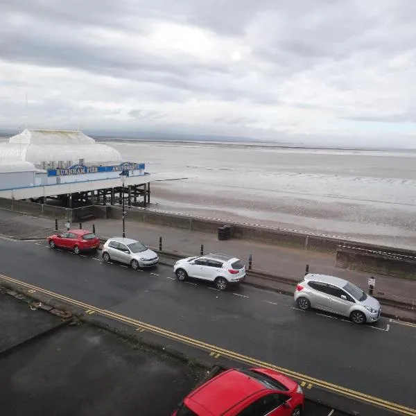 Lovely family seafront property in Burnham-on-Sea, 3 bedrooms, hotel in Burnham on Sea