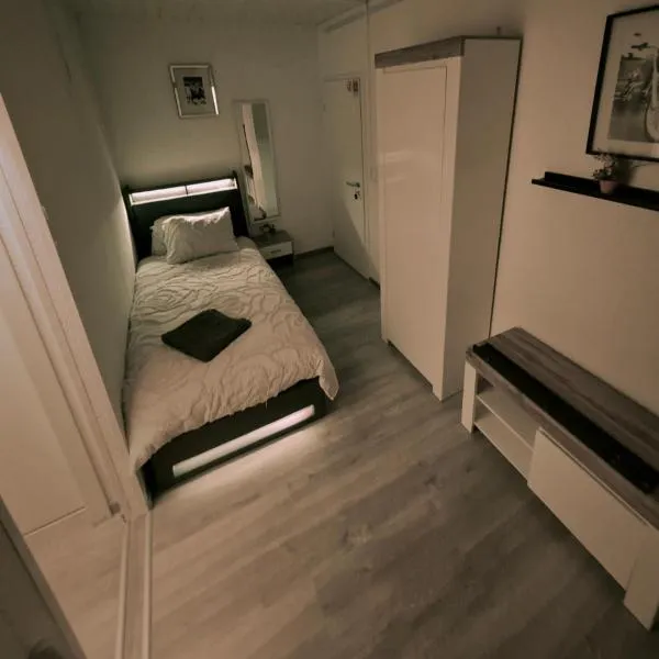 Pension Mediterrano, hotel u gradu Bedburg