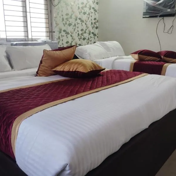 Sai Plaza Lodge, хотел в Pūngudi