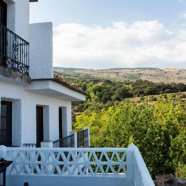 Alojamientos Rurales Alpujarra - Piscina, Terraza, Chimenea y preciosas Vistas, hôtel à Yegen