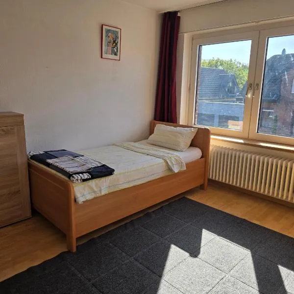 Ein ruhiges Zimmer mit gemeinsam genutzte Bad und Küchengeräte, hotel em Kleve