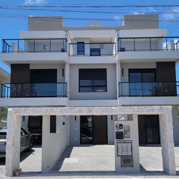 Modern 3-Suite Coastal Escape Home in Prime Location