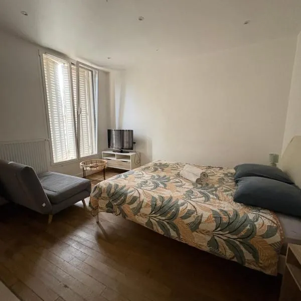 À Dix Minutes de la Gare - Houilles, отель в городе Houilles