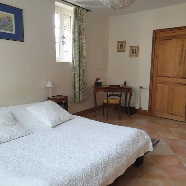 Studio, chambre d'hôtes dans mas provençal – hotel w mieście Sauzet