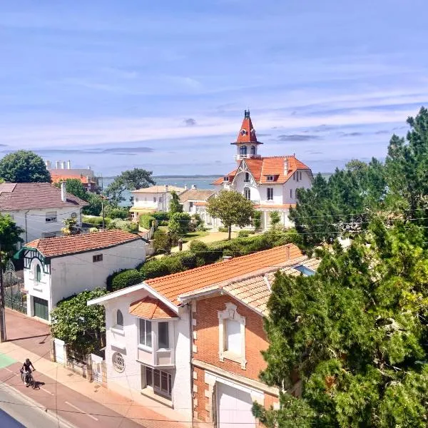 appartement entierement rénové avec vue sur le bassin et villa St Yves parking privé: Arcachon şehrinde bir otel
