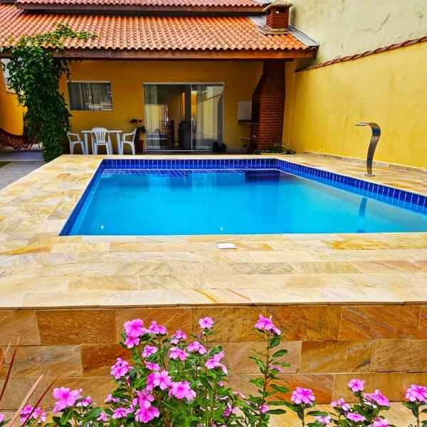 Encantadora casa com piscina perto da praia