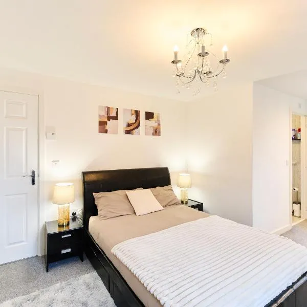 Lavish Lodge - Perfect for couples, families and contractors!, hotel din Wakefield