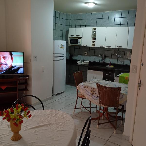 Apto 2q área lateral e churrasqueira próximo ao mar e comercio em geral