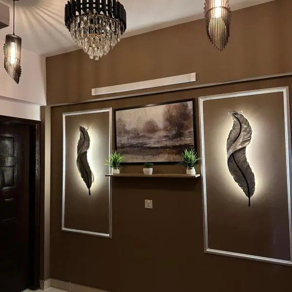 Beachfront 2Bedroom apartment with private balcony، فندق في كراتشي