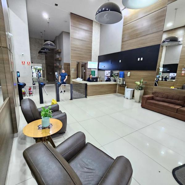 EDIFÍCIO ESSENCIALE PREMIER, 34º ANDAR, VAZADO, DE FRENTE A ENTRADA DO FLAMBOYANT SHOPPING, COM ESTACIONAMENTO GRÁTIS, COZINHA, FECHADURA ELETRÔNICA, WI-FI, TV COM ROKU, PISCINA, LAVANDERIA SEM CUSTO ADICIONAL By REI DOS FLATS - Foto 5