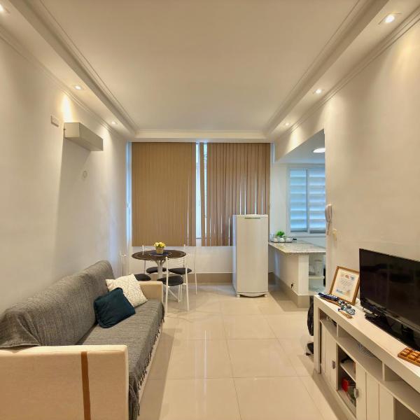 Pitangueiras, 1 quadra da praia, Apartamento para 5 pessoas com ar condicionado no quarto