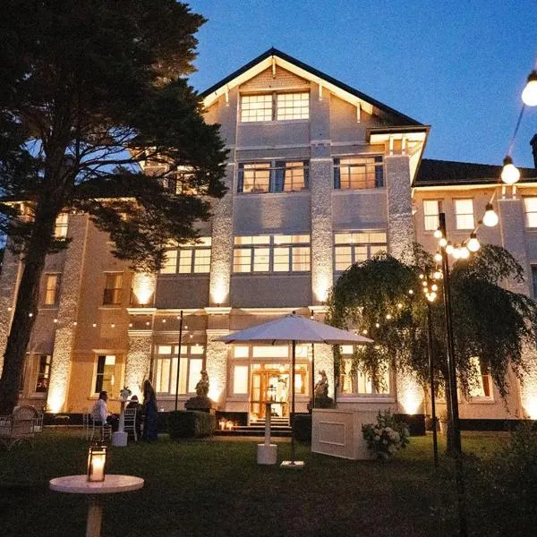 The Robertson Hotel、ロバートソンのホテル