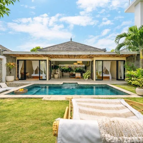 Honey Mandarin - Private Pool Villa with Outdoor Lounge, hotel i Kerobokan