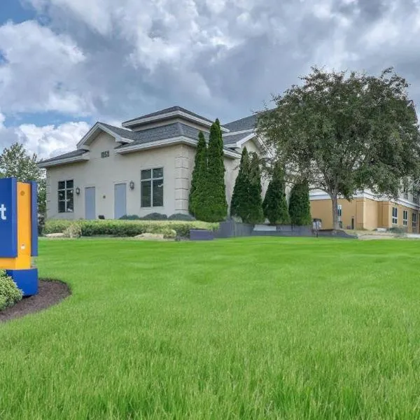 Comfort Suites Madison West - Middleton, hotel v mestu Madison