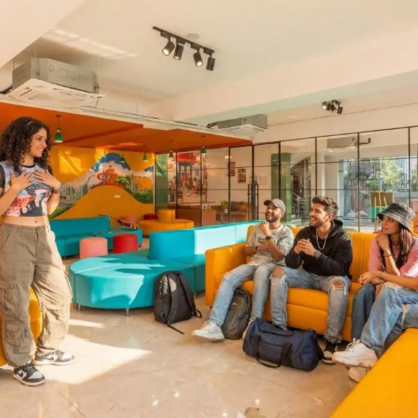 Zostel Noida, hótel í Noida