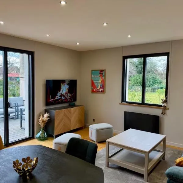 Maison moderne au calme à Gannat – hotel w mieście Gannat