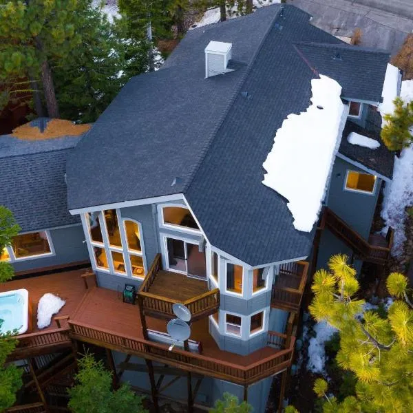 Sparrow by AvantStay Modern Mountain Retreat w Hot Tub Pool Table Games, Hotel in Truckee