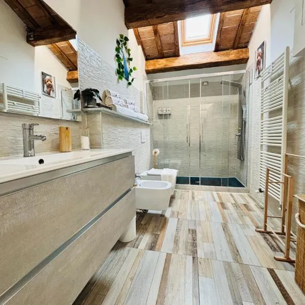 Appartamento "IL PORTICO" Self Check-in a pochi minuti da IMOLA e FAENZA – hotel w mieście Imola