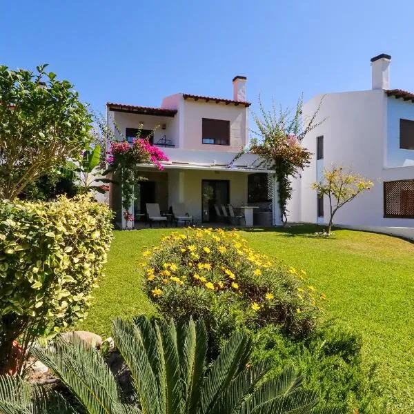 Sandra Villa Nea Skioni several steps from the sea, ξενοδοχείο στη Νέα Σκιώνη