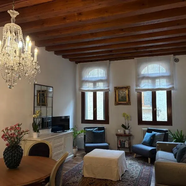 SANTA CATERINA: charming apartment TREVISO，特雷維索的飯店