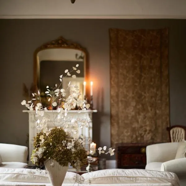 The Almanage, hotel u gradu Clogheen