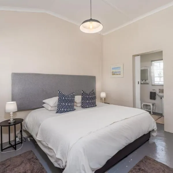 Honeyrock Cottages, hotel din Kleinmond