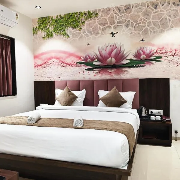 Kings Executive and Restaurant, hotel di Tuljapur