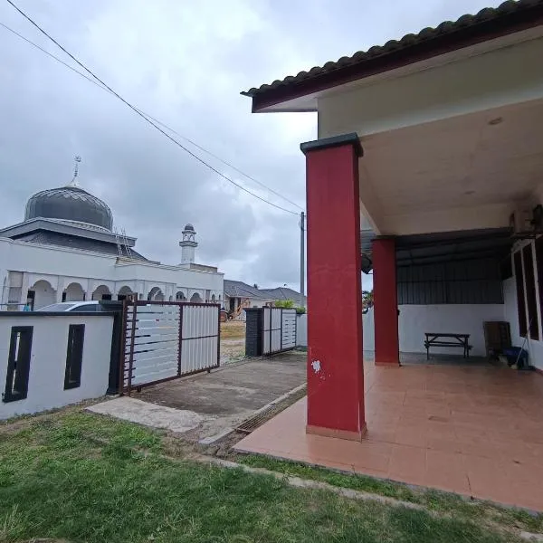 NikNa Homestay Batu Rakit - WIFI, готель у місті Kampong Ru Tujoh