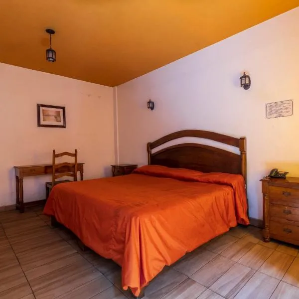 Mesón Real Hotel & Suites, hotel v destinácii San Roque