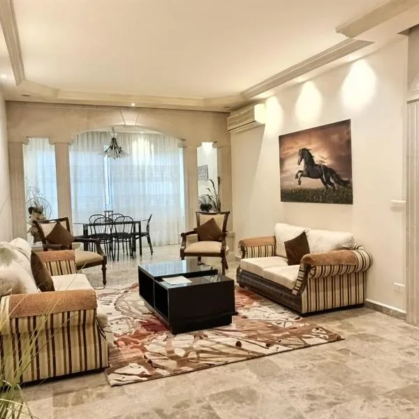 Spacious Apart, 2-min to beach & Old Souk, hotel a Jbeil