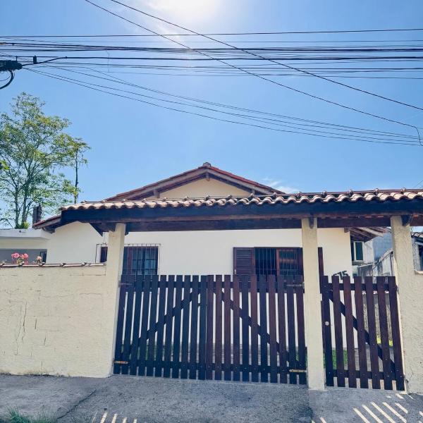 Casa aconchegante, 5min a pé da praia!