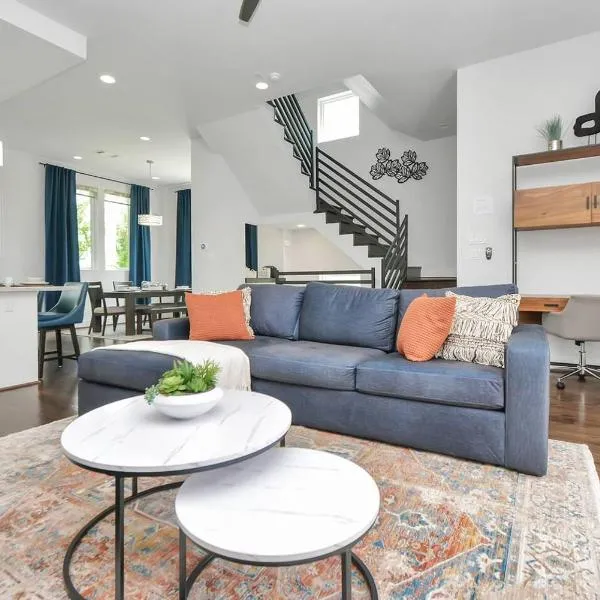 Casa LaBella - Downtown Skyline Views - Sleeps 10, hotel in Houston