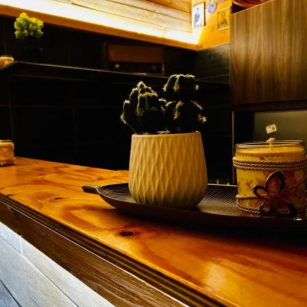 DiMarS, hotel i Megara