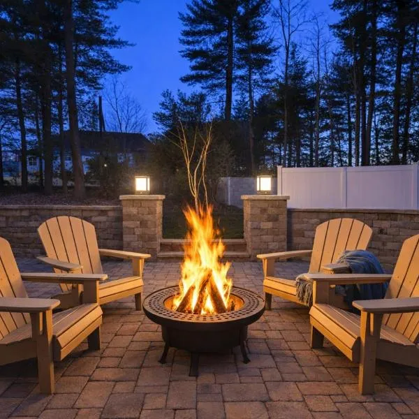Luxury Villa- Hot Tub-King Bed Suite-Fenced Yard-Game Room-Fire Pit-Ski, hotel em East Stroudsburg