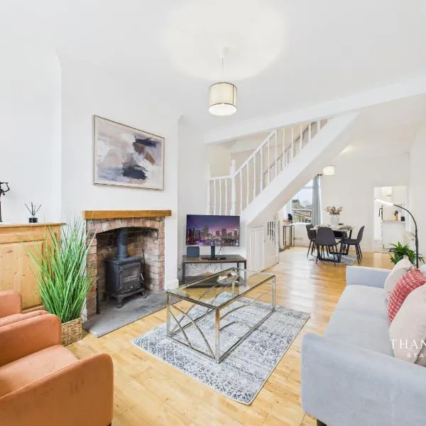 Stylish 2BR House | Free Parking | 2 Baths | Oadby, viešbutis mieste Oadby
