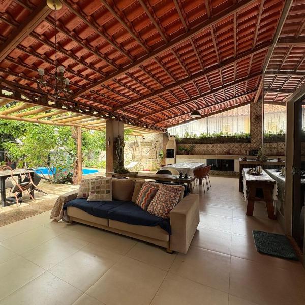 CASA ESPAÇOSA COM PISCINA AQUECIDA e 5 SUÍTES COM AR CONDICIONADO