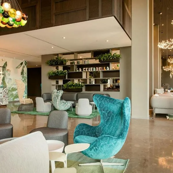 Motel One Barcelona-Ciutadella, хотел в Барселона
