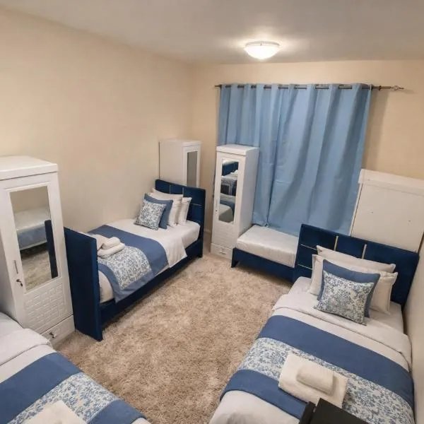 ALEX Hostel - H101, hótel í Sharjah