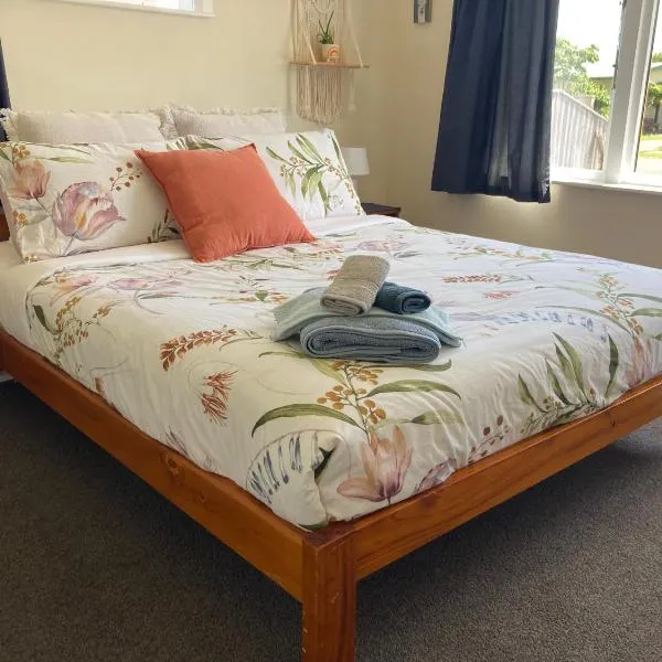 Comfortable Room in our Peaceful Family Home, hotel i Motueka