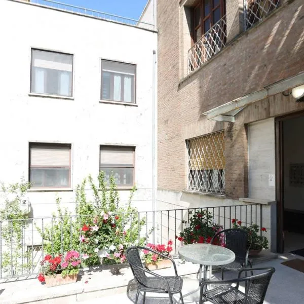 OSTELLO del Lago, hotel em Grottaferrata